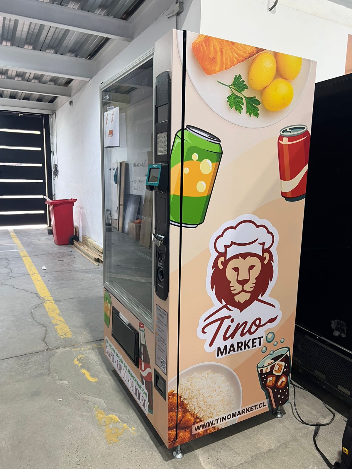 Máquina Tino Market con productos